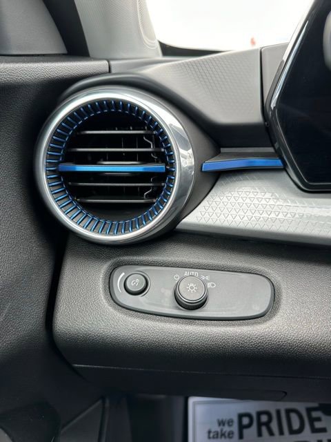 Certified 2024 Chevrolet Trax LT image 32