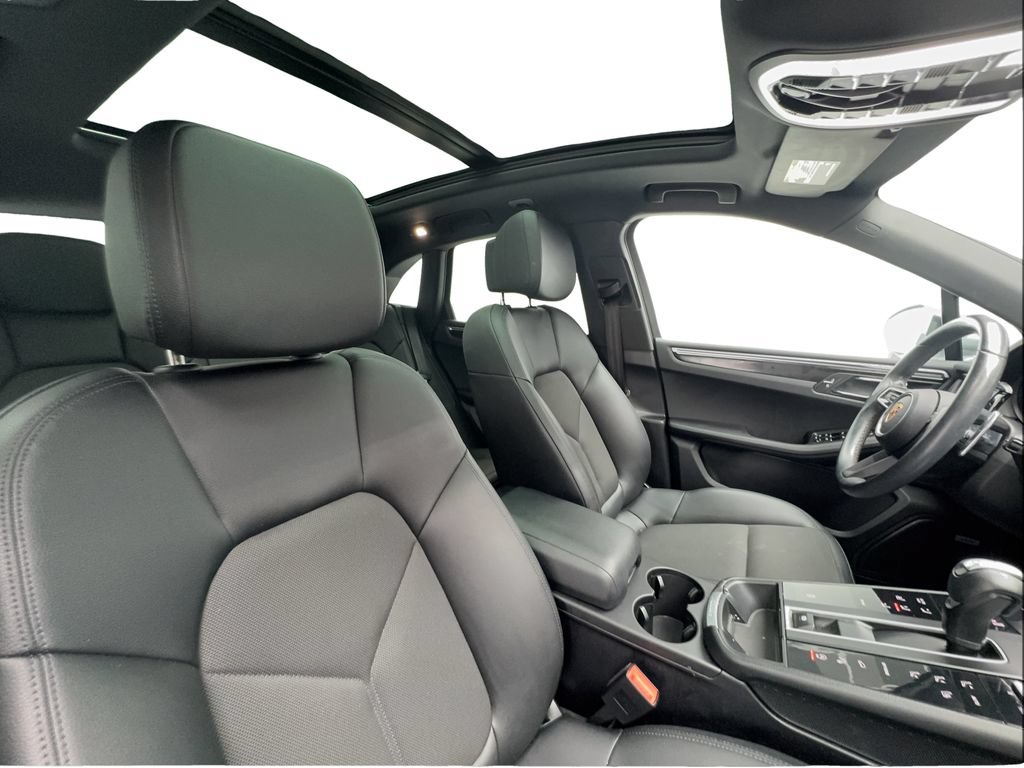 Used 2022 Porsche Macan AWD/4WD image 31