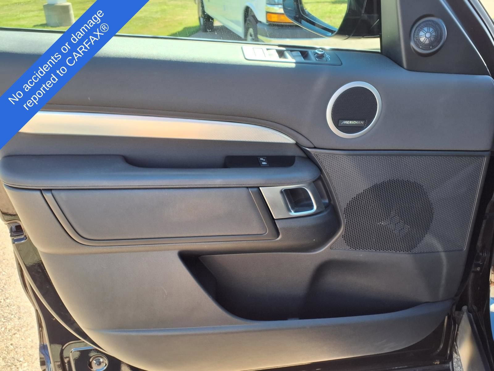 Used 2020 Land Rover Discovery Landmark AWD/4WD image 16