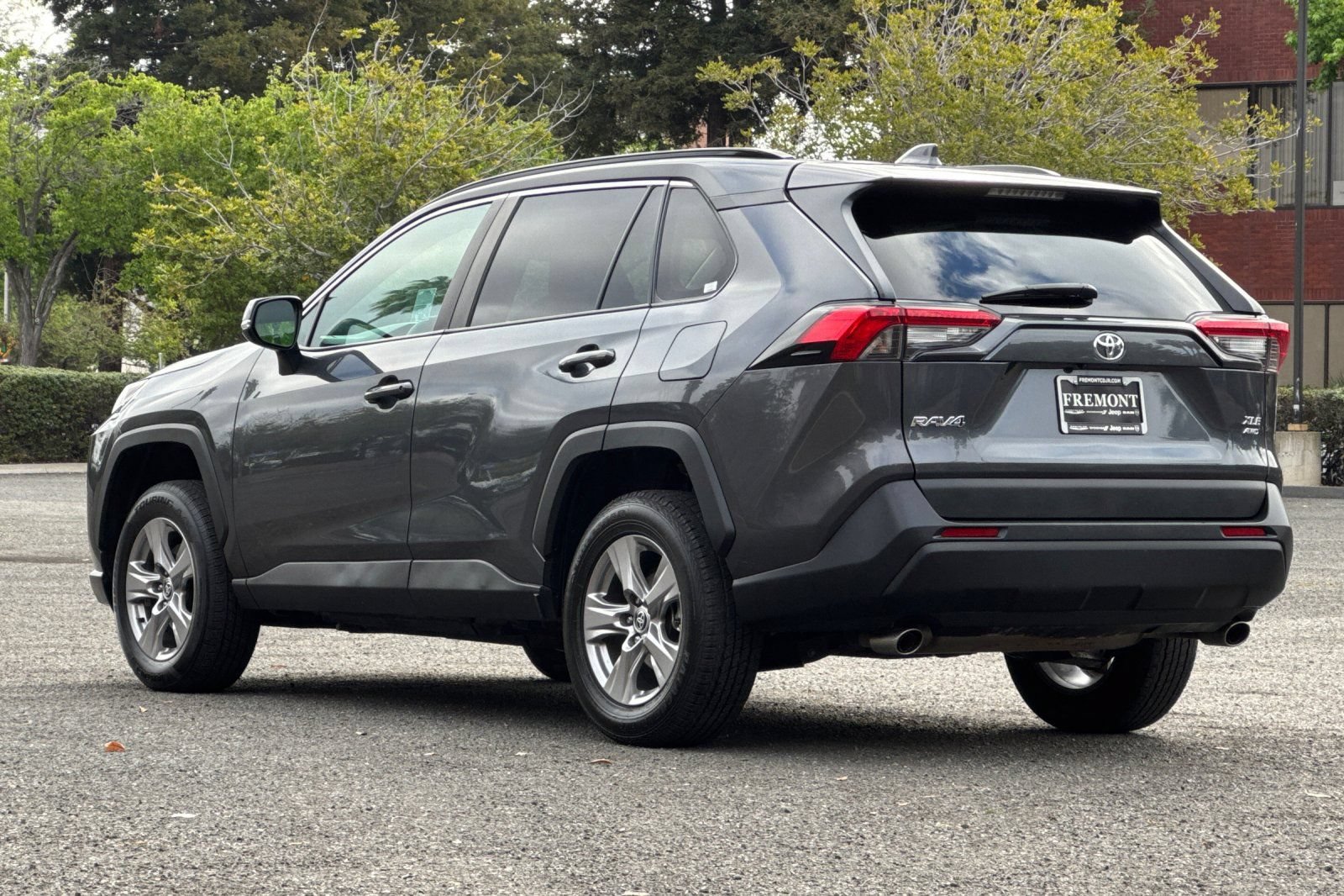 Used 2023 Toyota RAV4 XLE AWD/4WD image 5
