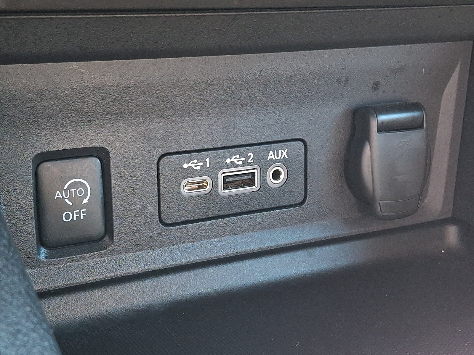 Certified 2024 Nissan Sentra SR FWD image 24
