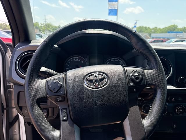 Used 2017 Toyota Tacoma TRD Sport w/ Tow Package (A/T) AWD/4WD image 11