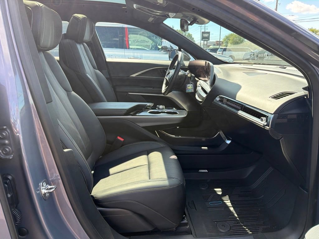 Certified 2024 Cadillac Lyriq Luxury AWD/4WD image 21