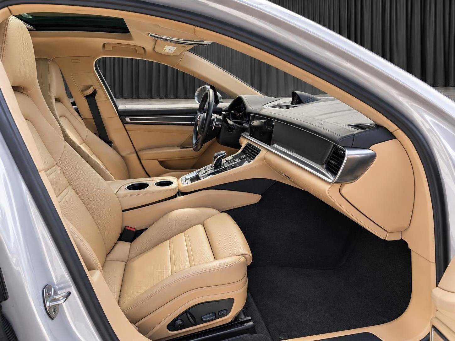 Used 2023 Porsche Panamera 4 Platinum Edition AWD/4WD image 24