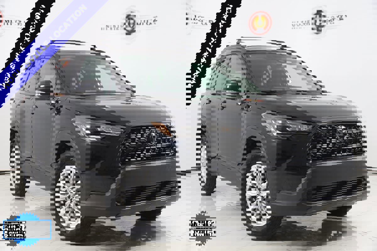 Used 2024 Toyota Corolla Cross LE image 1