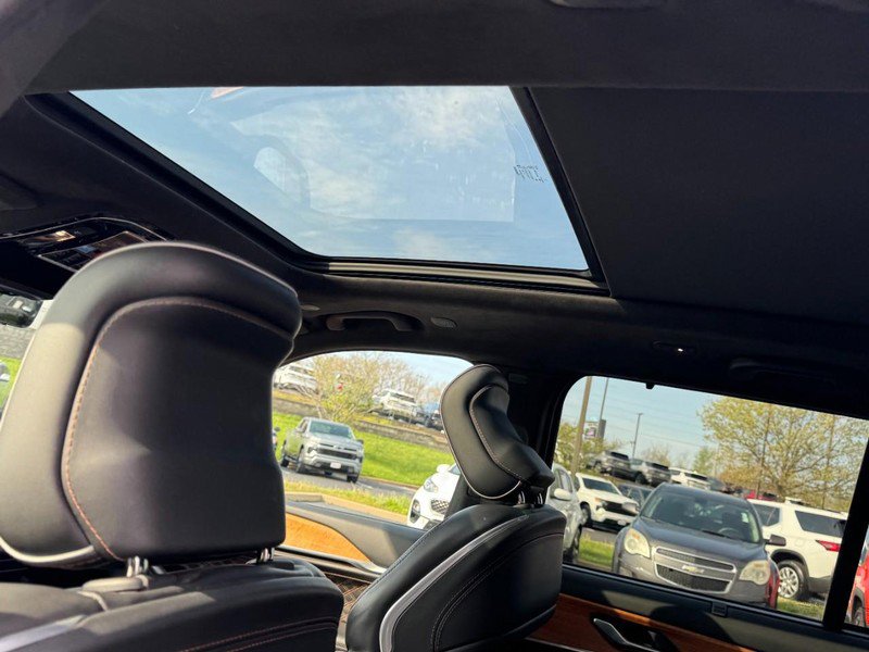 Used 2022 Jeep Grand Cherokee Summit image 11