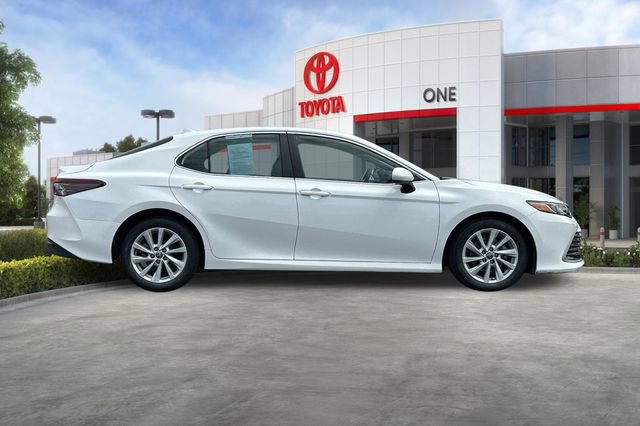 Used 2022 Toyota Camry LE FWD image 3