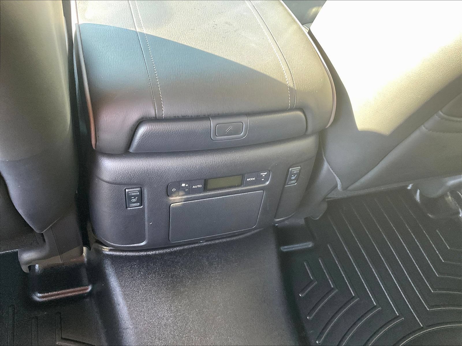 Certified 2024 Nissan Armada Platinum w/ Captain's Chairs Package RWD image 11