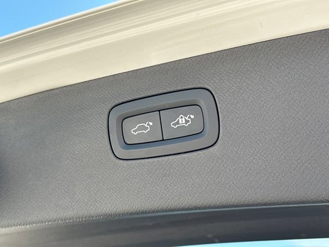 Certified 2023 Volvo XC90 B5 Plus w/ Protection Package Premier AWD/4WD image 36