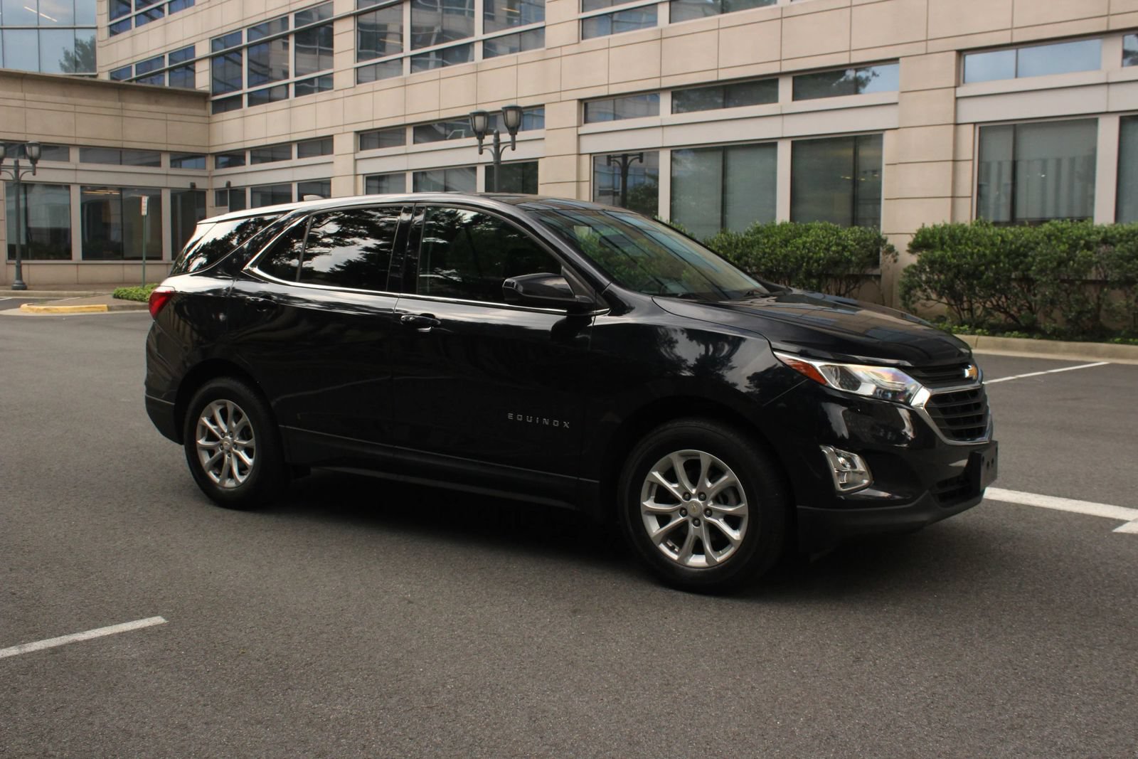 Used 2020 Chevrolet Equinox LT w/ LPO, Floor Liner Package AWD/4WD image 2