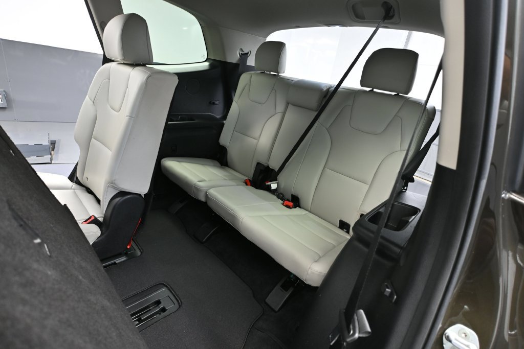 Used 2020 Kia Telluride S w/ S 8 Passenger Seating Package AWD/4WD image 33