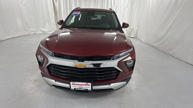 Used 2025 Chevrolet TrailBlazer LT w/ Driver Confidence Package image 8