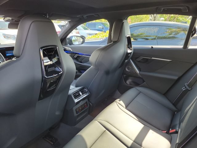 Used 2025 BMW M5 w/ Carbon Package AWD/4WD image 9