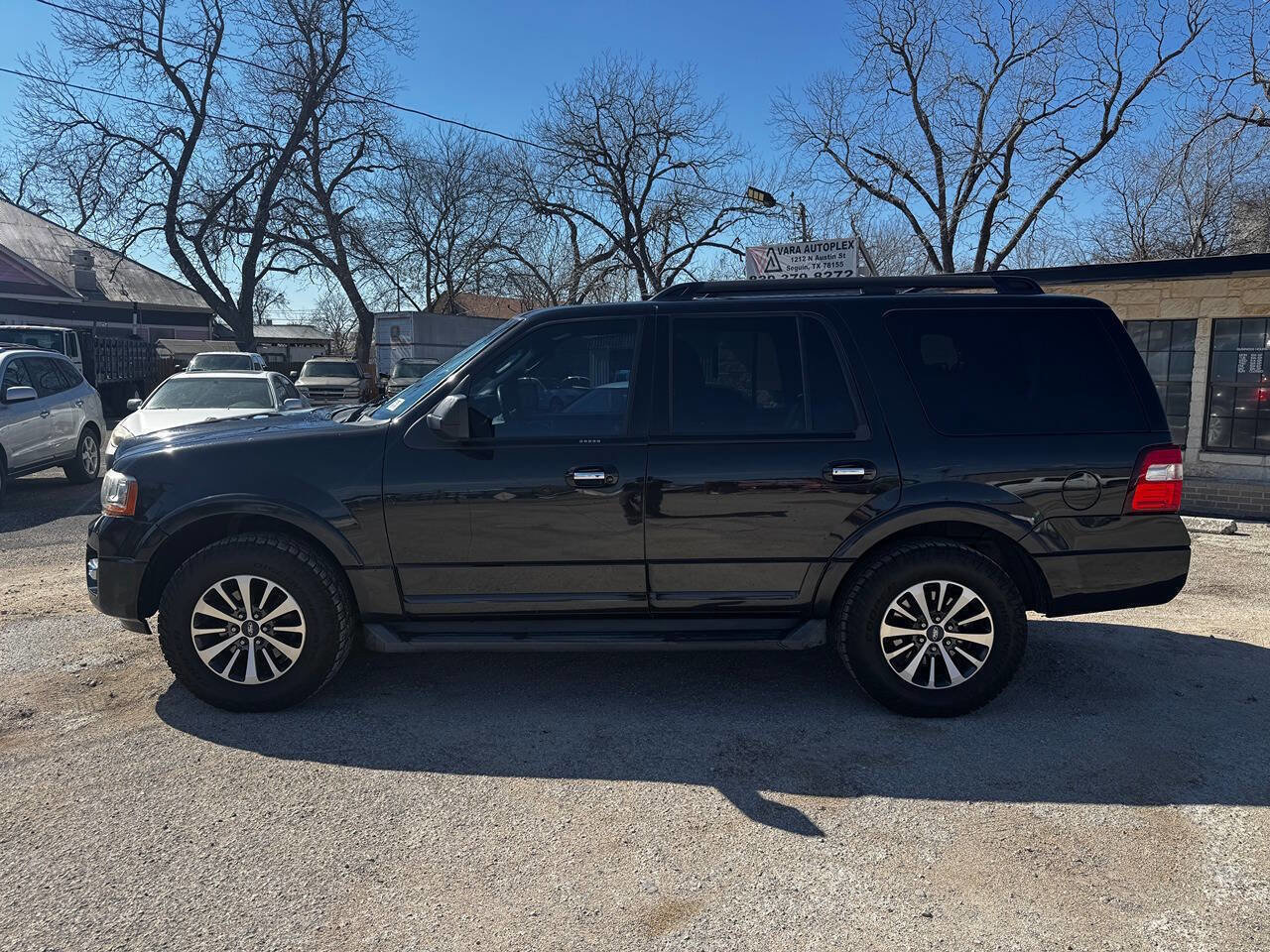 Used 2015 Ford Expedition XLT w/ Equipment Group 202A image 2