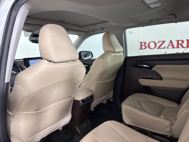 Used 2022 Toyota Highlander XLE image 14