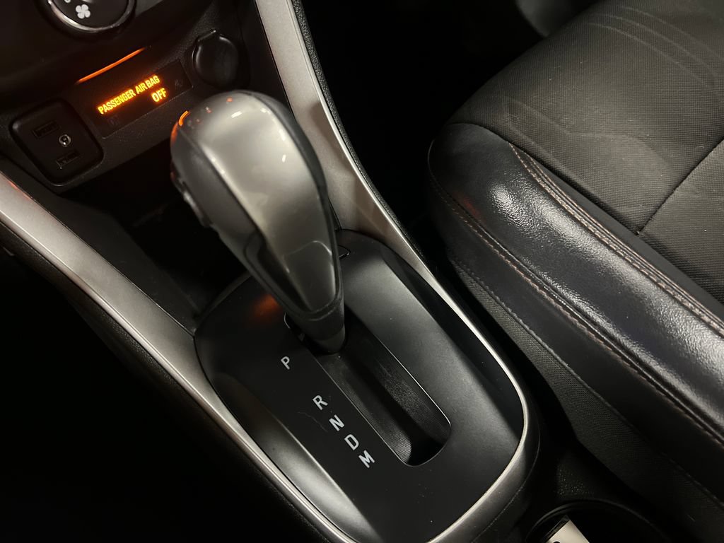 Certified 2022 Chevrolet Trax LT w/ Midnight Edition AWD/4WD image 25