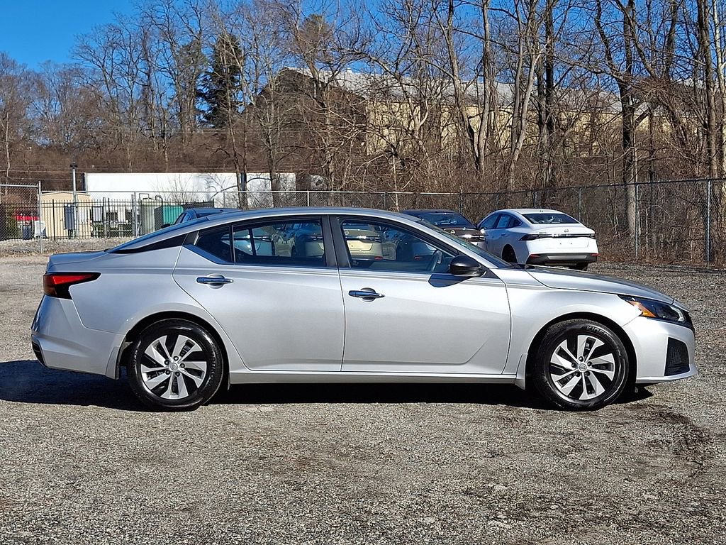 Used 2024 Nissan Altima 2.5 S image 8