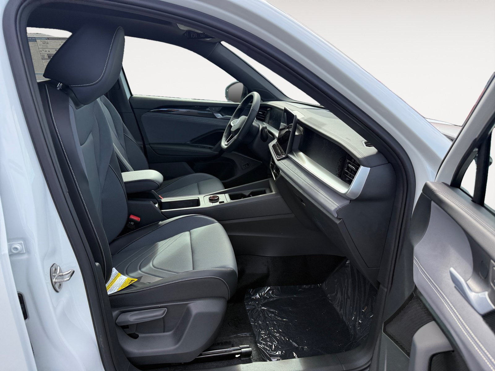 New 2026 Volkswagen Tiguan SE R-Line FWD image 19