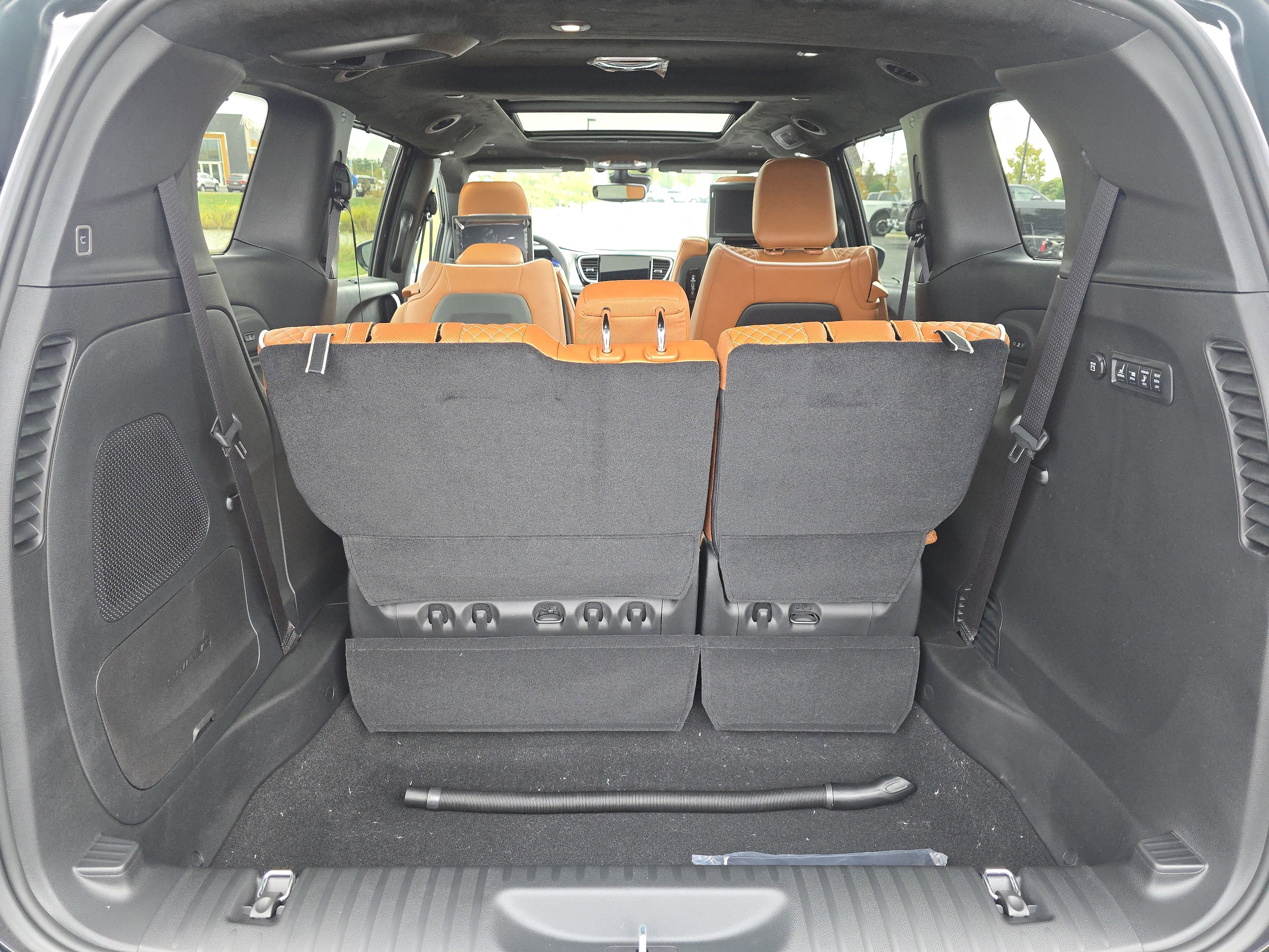 New 2026 Chrysler Pacifica Pinnacle w/ Trailer Tow Group image 19