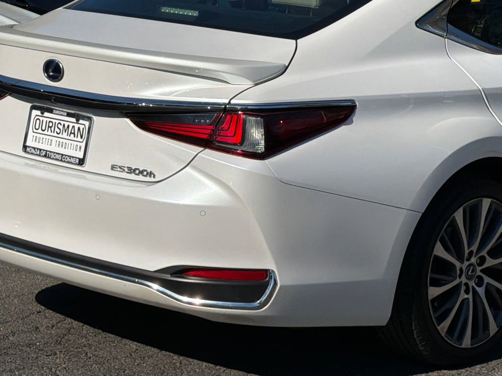 Used 2021 Lexus ES 300h w/ Premium Package image 7