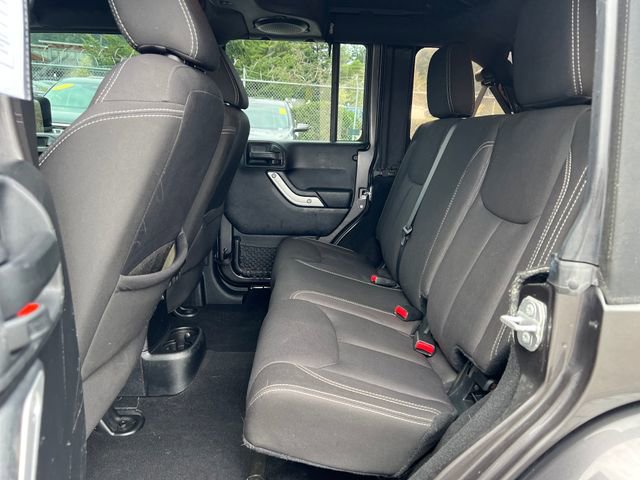 Used 2014 Jeep Wrangler Unlimited Sahara w/ Connectivity Group AWD/4WD image 14