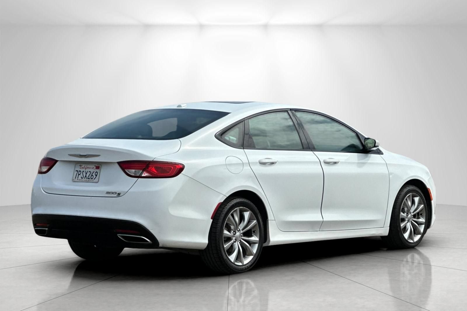 Used 2015 Chrysler 200 S FWD image 3