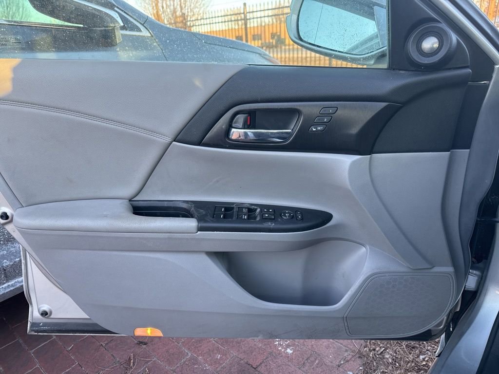 Used 2015 Honda Accord EX-L image 9