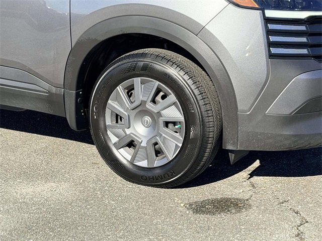 Used 2025 Nissan Kicks S w/ Charging Package image 9