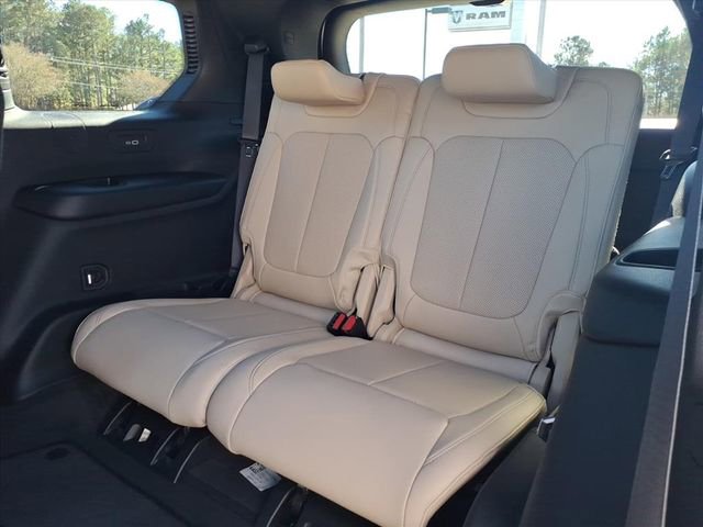 New 2025 Jeep Grand Cherokee L Limited w/ Luxury Tech Group II image 20