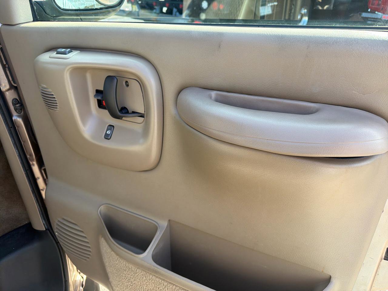 Used 2002 Chevrolet Express 1500 1500 Express Crew w/ LS Preferred Equipment Group RWD image 17