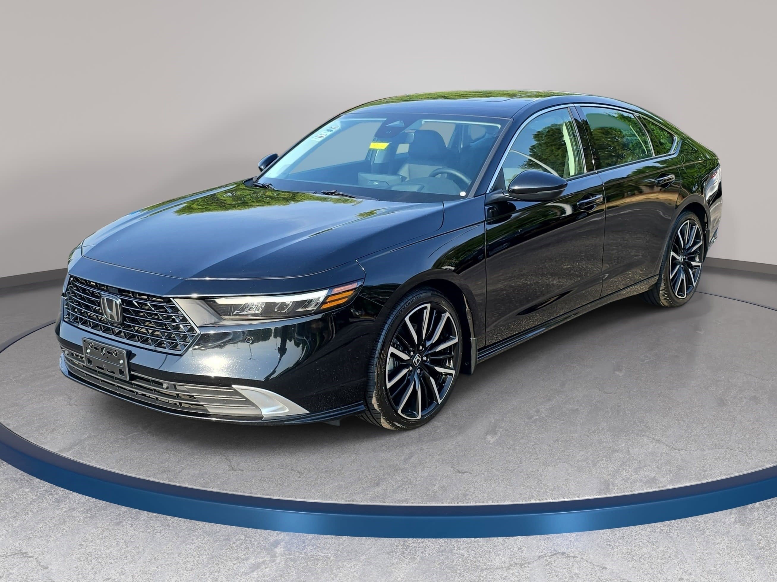 Used 2023 Honda Accord Touring image 1