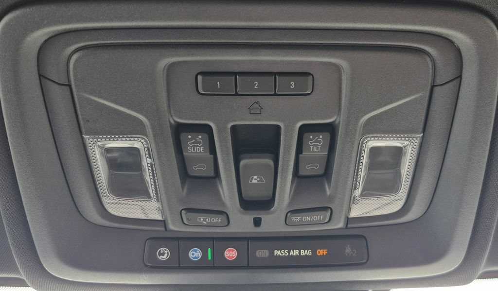 Used 2025 Chevrolet Silverado 1500 High Country w/ Technology Package AWD/4WD image 8