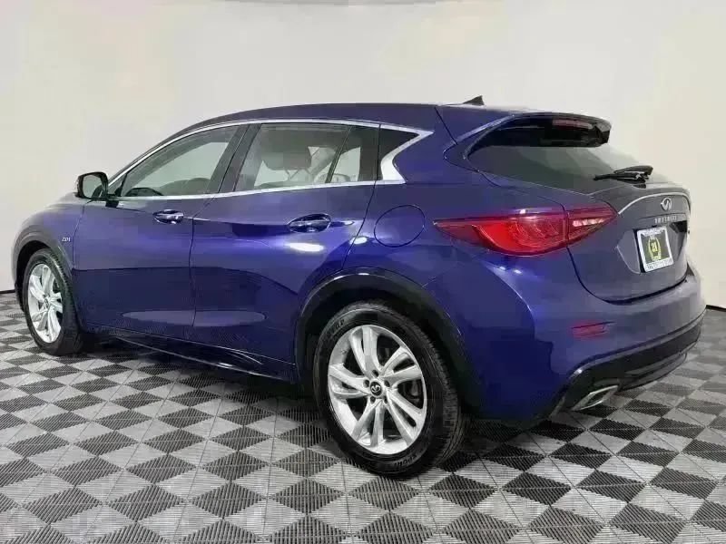 Used 2017 INFINITI QX30 FWD image 12