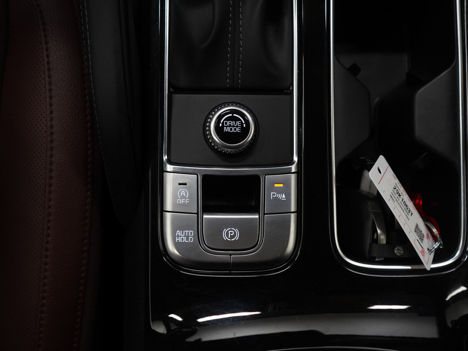 Used 2024 Kia Telluride EX w/ EX Captain's Chair Package image 18