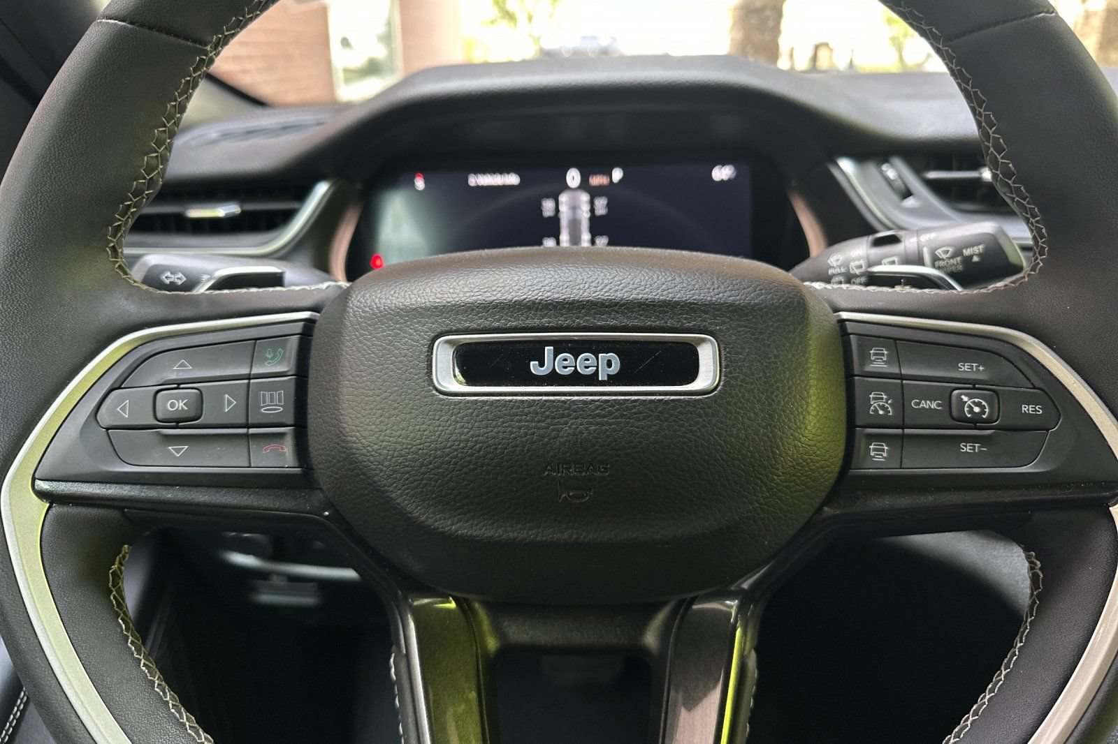 Used 2023 Jeep Grand Cherokee Altitude AWD/4WD image 29