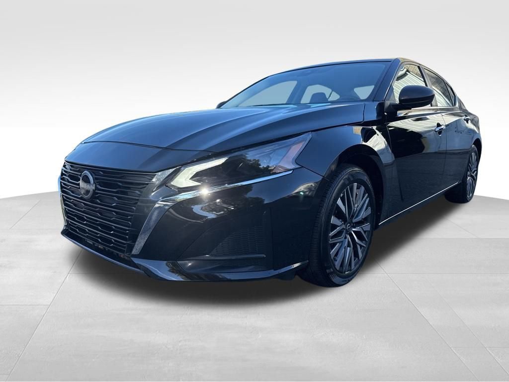 Used 2025 Nissan Altima 2.5 SV
