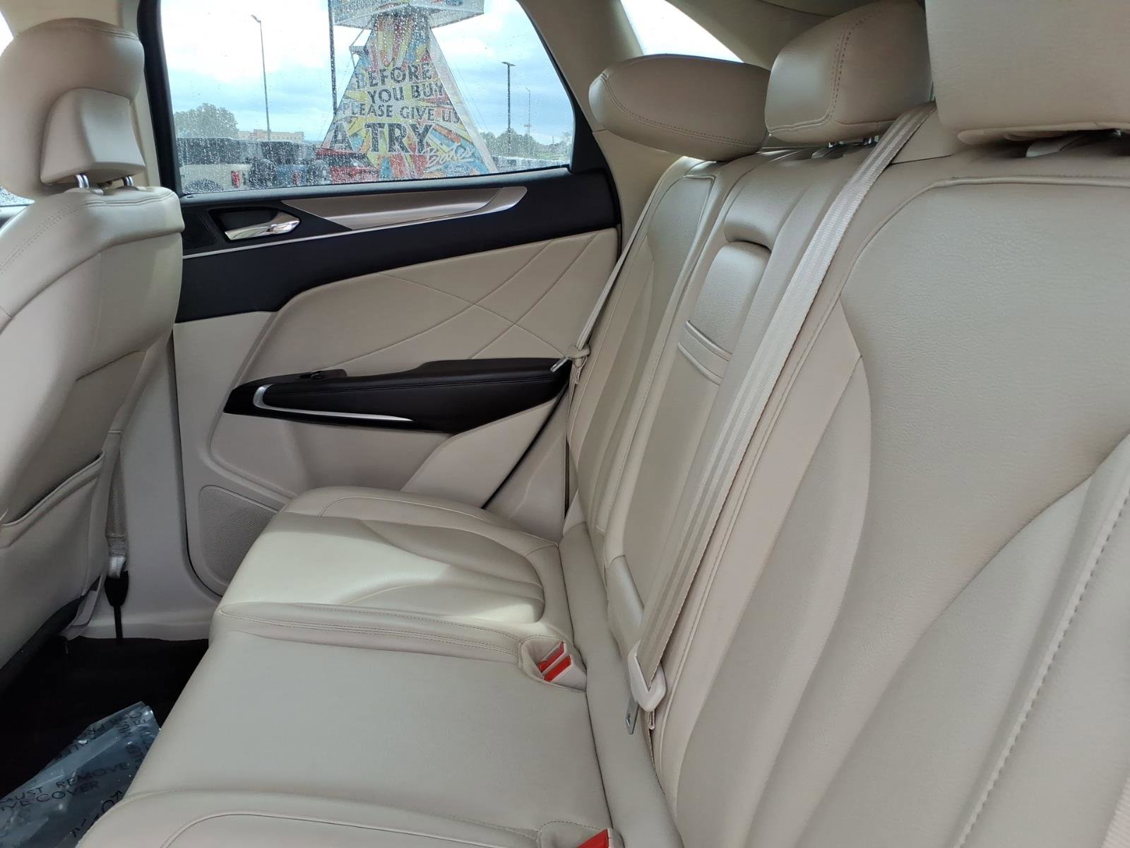 Used 2019 Lincoln MKC Premiere FWD image 14