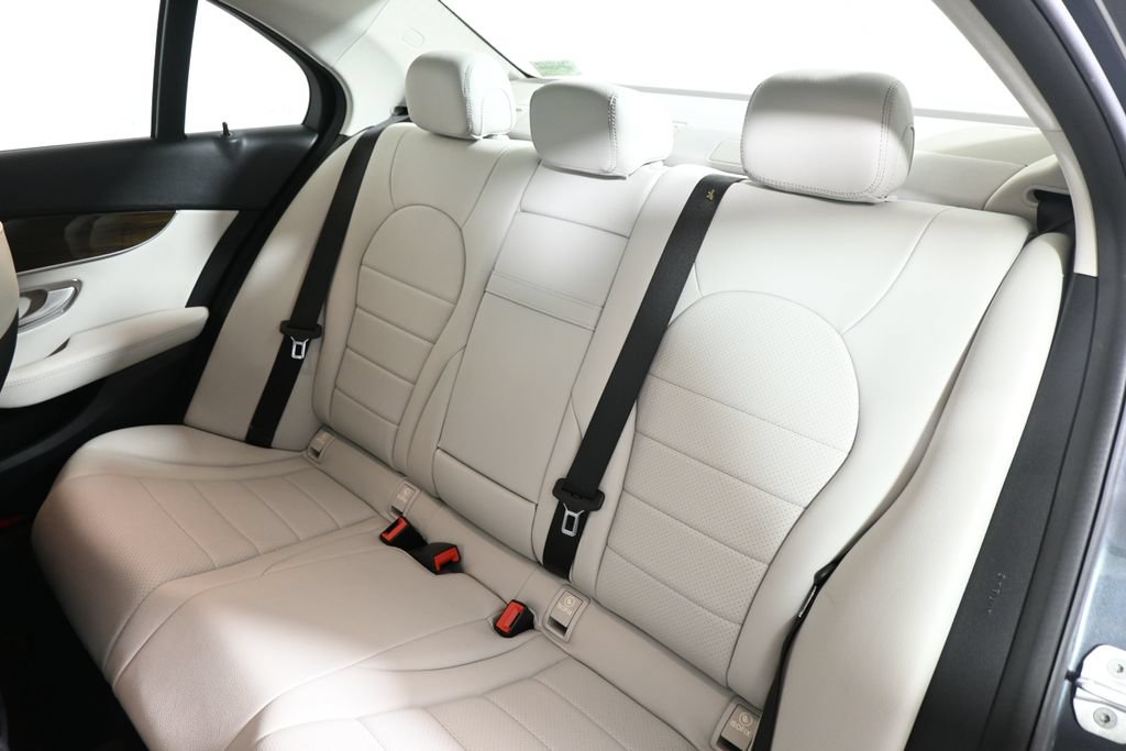 Used 2016 Mercedes-Benz C 300 4MATIC Sedan image 4