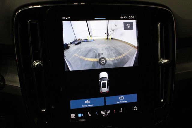 Used 2025 Volvo XC40 B5 Plus image 11