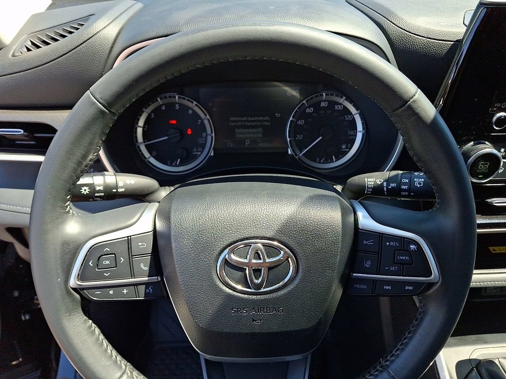 Used 2024 Toyota Highlander XLE AWD/4WD image 20