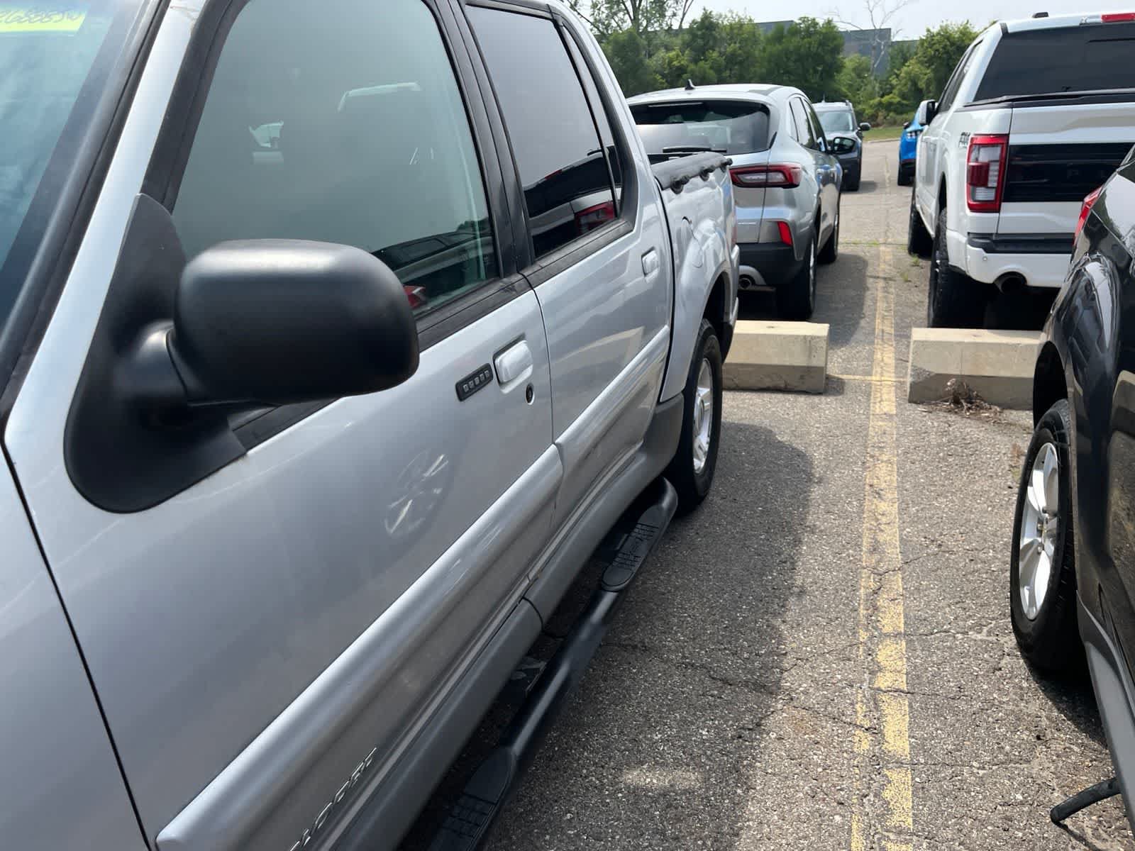 Used 2001 Ford Explorer Sport Trac 4x4 image 8