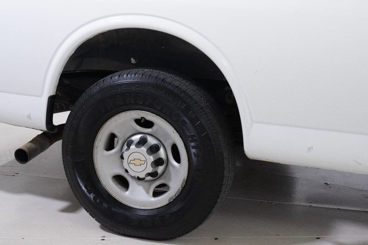 Used 2014 Chevrolet Express 3500 Extended RWD image 30