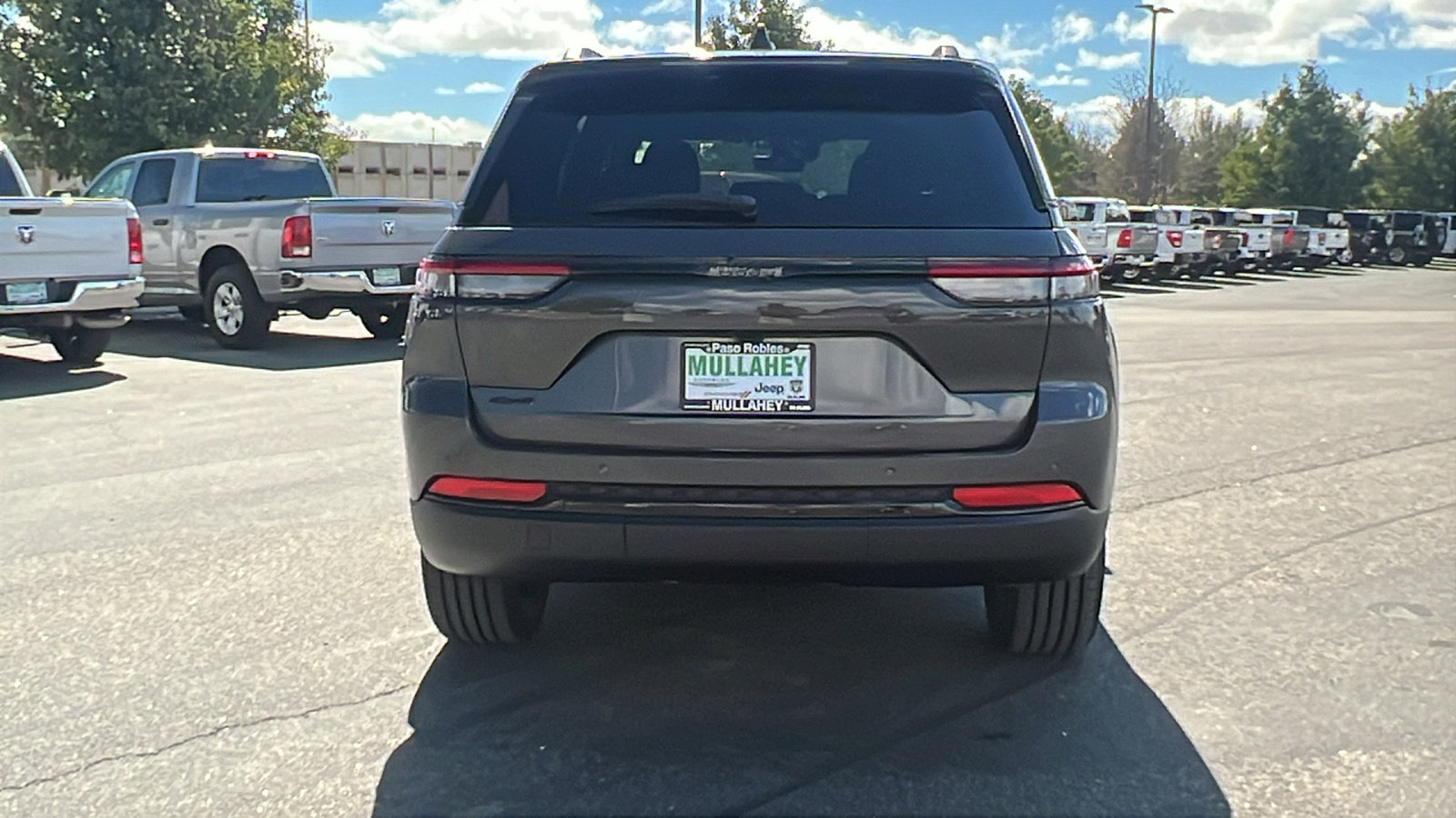 New 2025 Jeep Grand Cherokee Altitude image 4