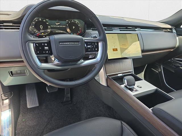 New 2025 Land Rover Range Rover SE image 17