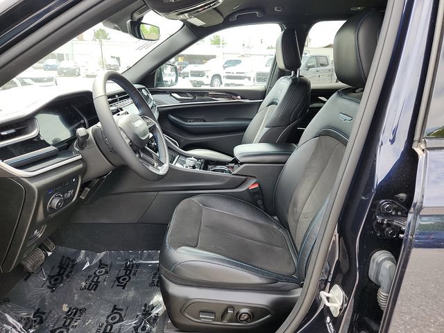 Used 2023 Jeep Grand Cherokee Trailhawk AWD/4WD image 13