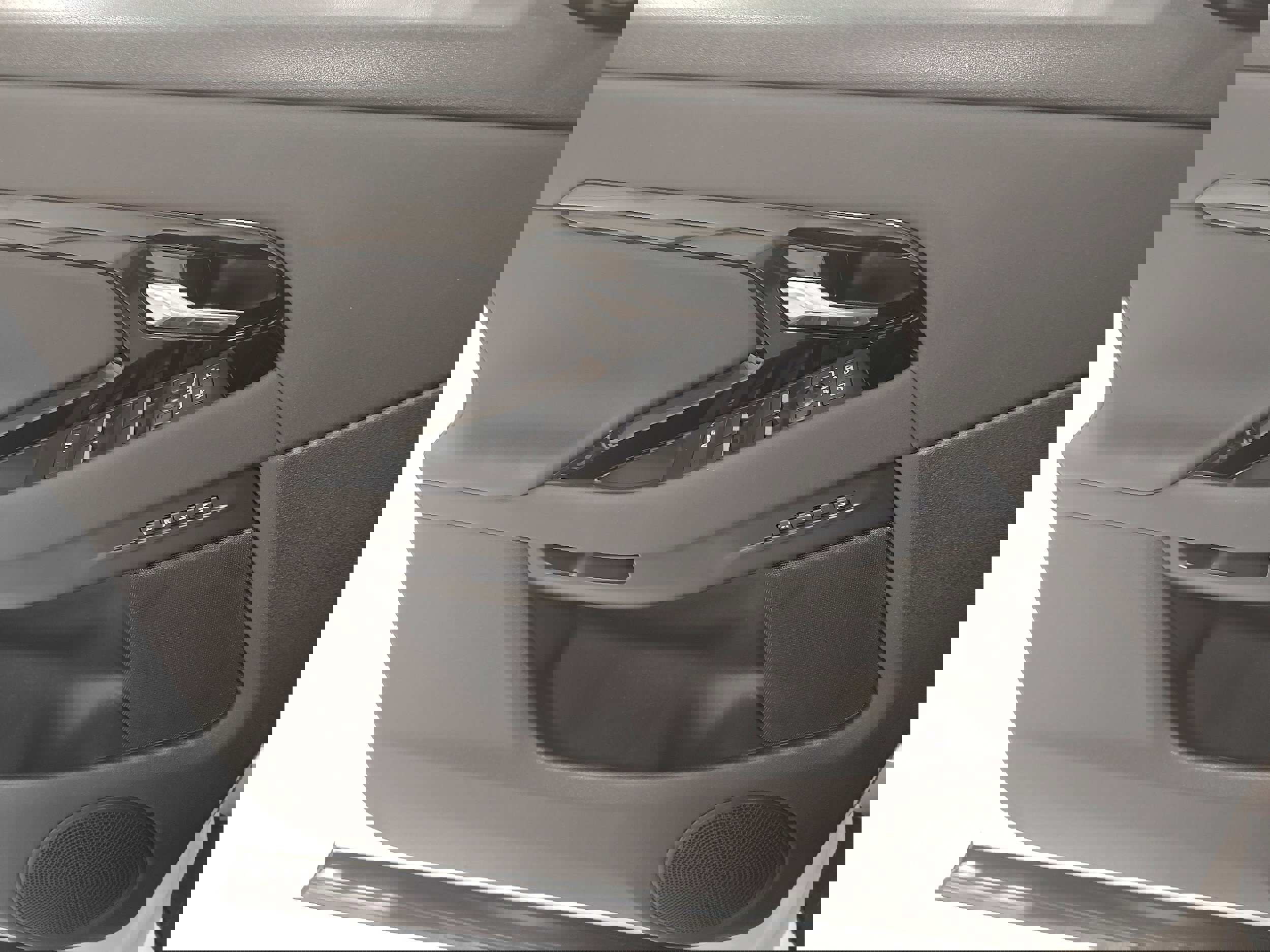 Used 2024 Land Rover Range Rover Evoque S image 9