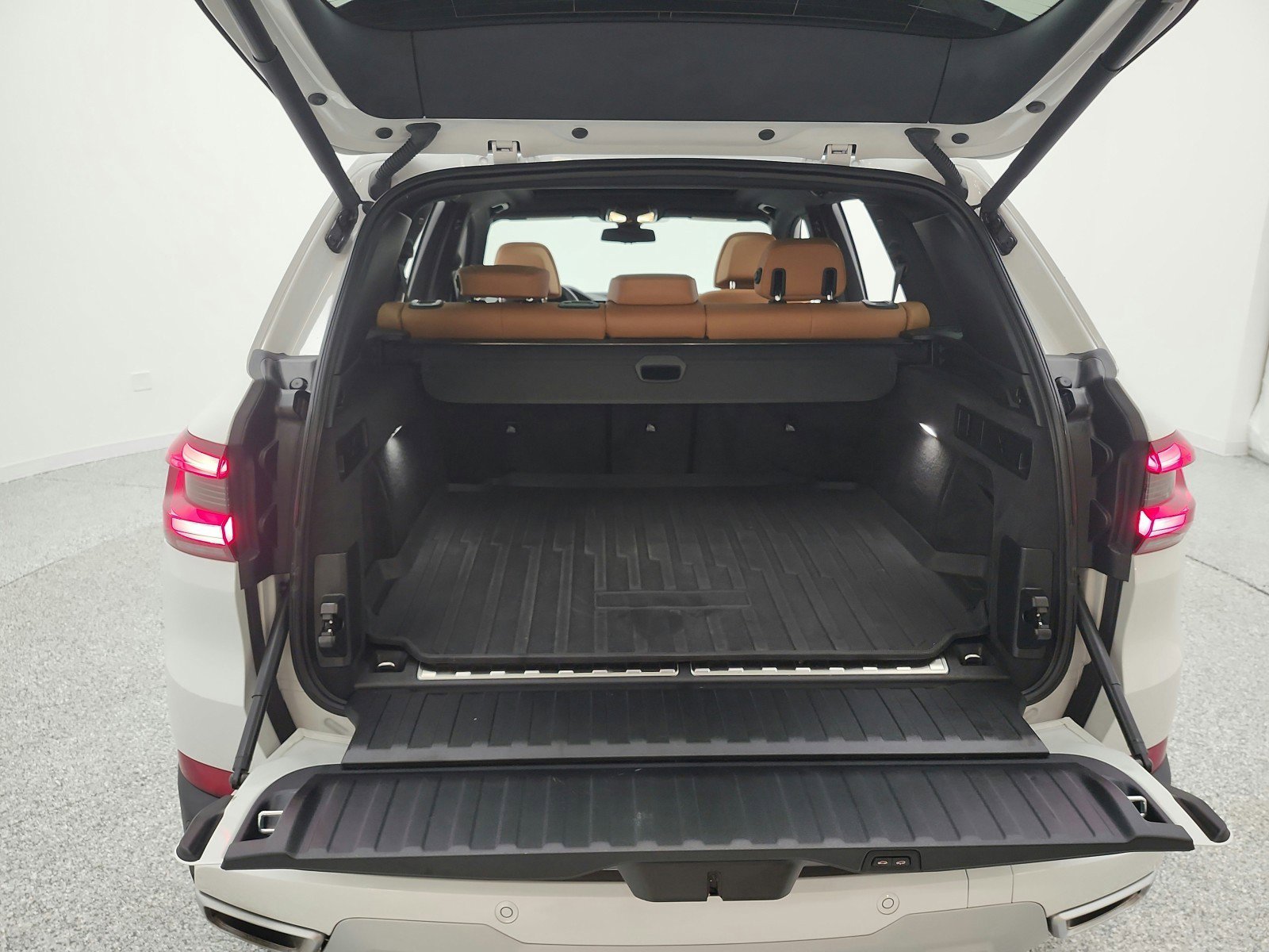 Used 2023 BMW X5 xDrive45e w/ Luxury Seating Package image 24