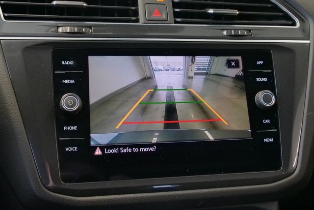 Used 2022 Volkswagen Tiguan SE image 21