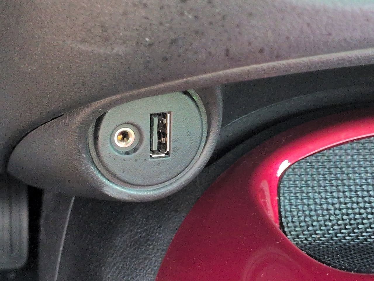 Used 2015 Nissan Juke SL FWD image 23