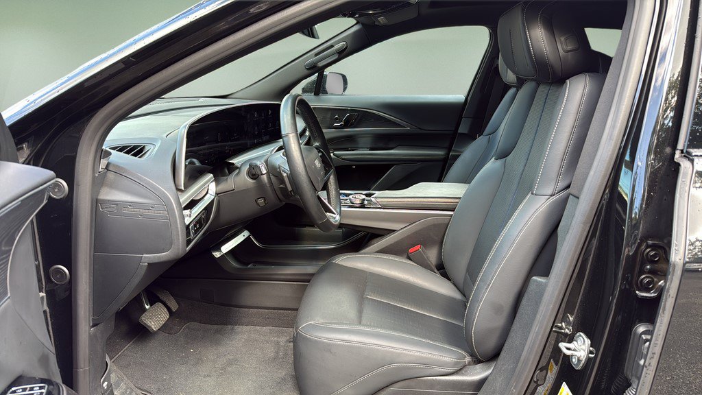 Certified 2024 Cadillac Lyriq Sport AWD/4WD image 18